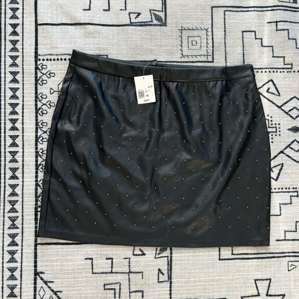 Forever 21 3x black mini skirt studded